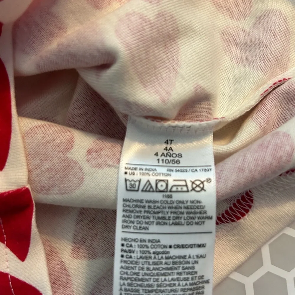 NWT Old Navy Red and Cream Heart-Print Kids Pajama Set. Size 4T